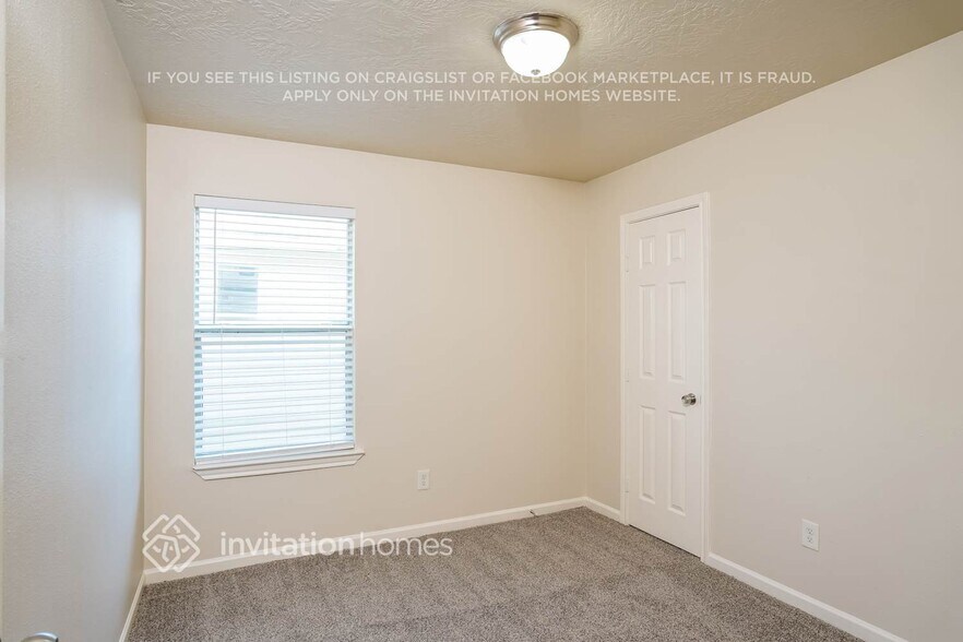 Building Photo - 8583 Chaletford Dr