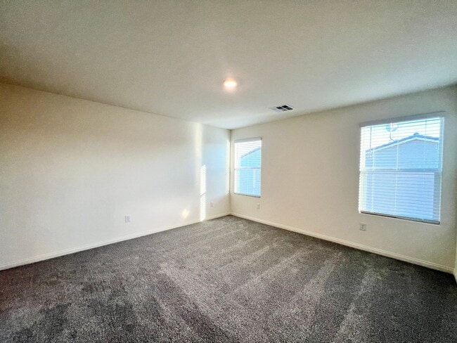 Building Photo - 2625 Dahlia Fls Ave