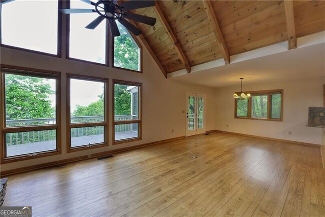 Building Photo - 127 Columbine Dr