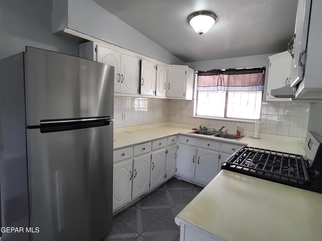 Building Photo - 302 Limonite Cir