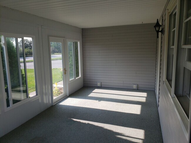 Building Photo - 9739 Maysville Rd