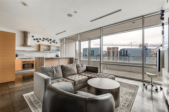 Building Photo - 2430 Victory Park Ln