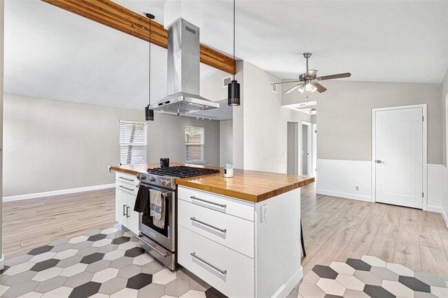 Building Photo - 2919 Pecan Springs Rd