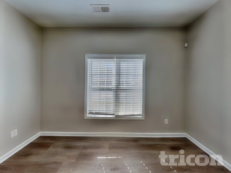 Building Photo - 5513 Landreaux Dr