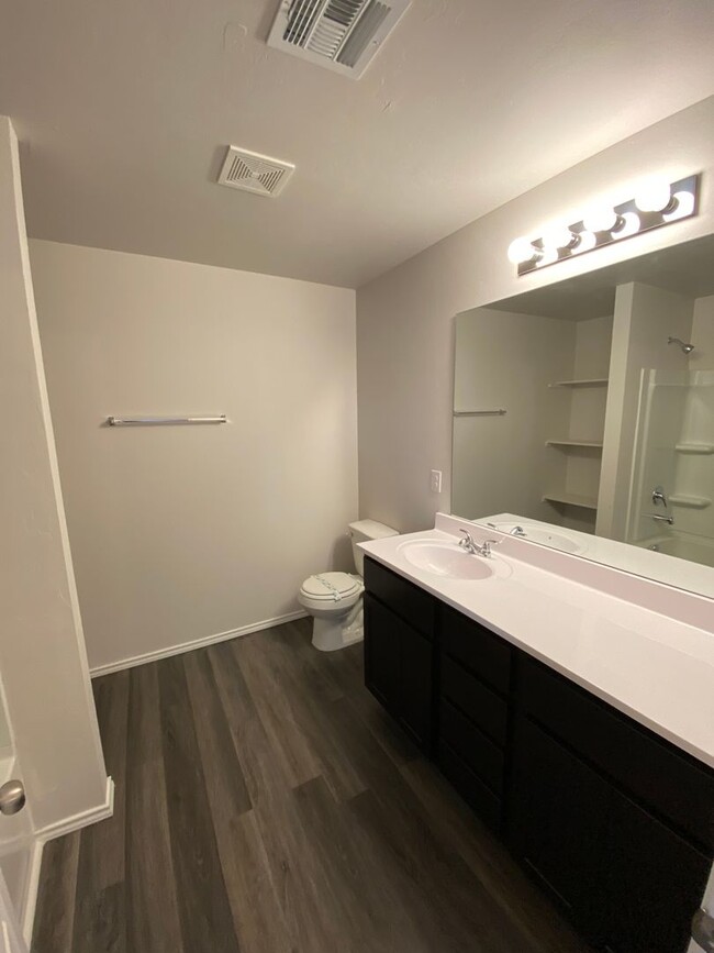 Building Photo - *Pre-leasing* Three Bedroom | Two Bath Hom...