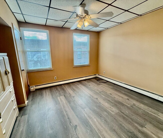 Building Photo - Recently UPDATED 3 BD/1 BA HOUSE in great East Passyunk/LOMO location w/ new Engineered Wood Floo...