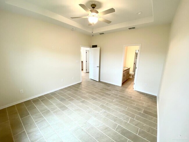 Building Photo - 17 Nightingale Ave