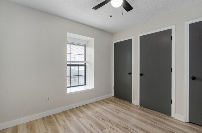 Building Photo - 1221 S Park Ave