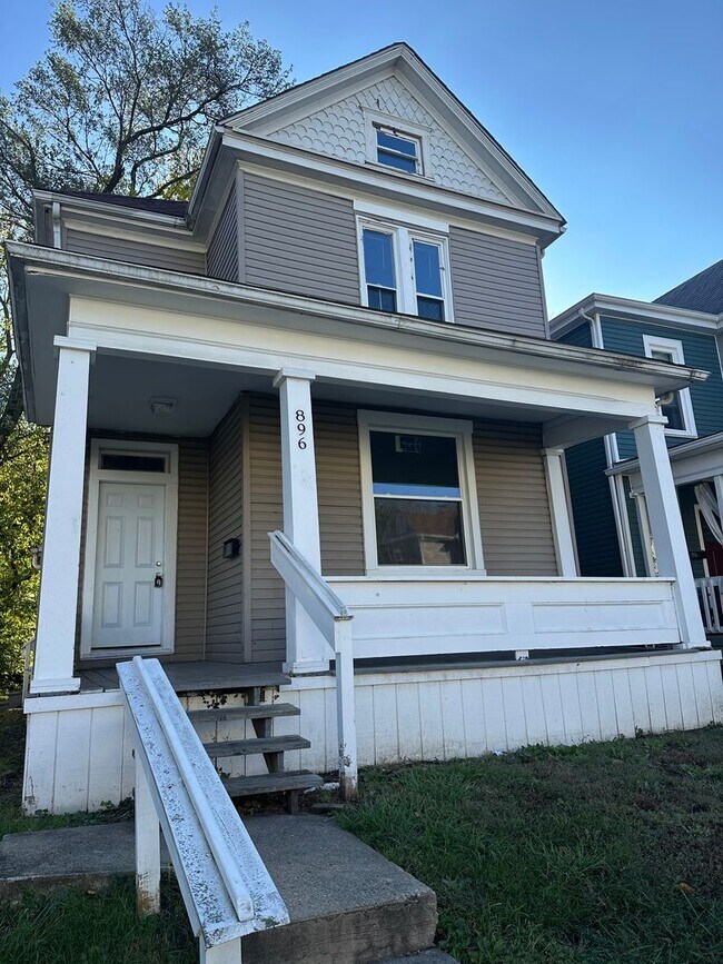 Primary Photo - Welcome to this amazing 3 Bedroom, 1 Bathroom Home, located in the vibrant city of Columbus, OH!