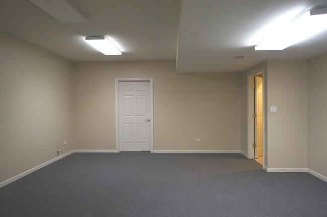 Building Photo - 8566 Huckins Dr