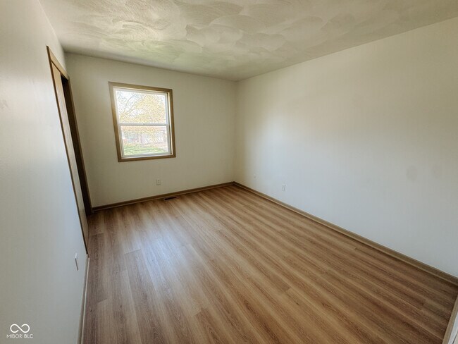 Building Photo - 439 Pleasantview Dr