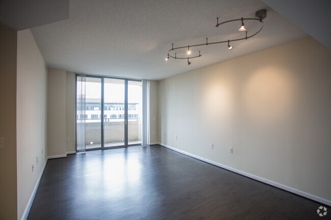 Interior Photo - Camden Potomac Yard
