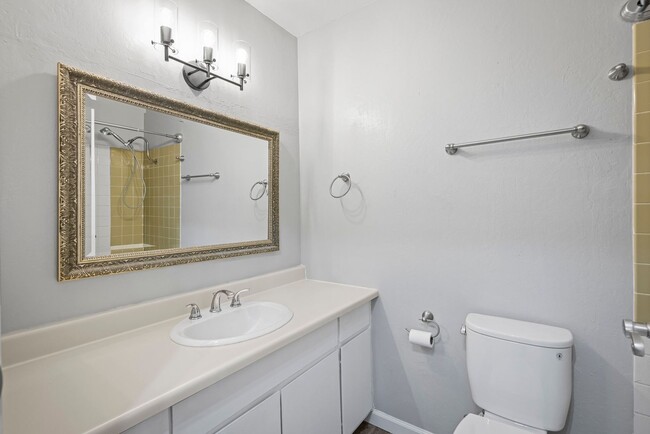 Building Photo - Walnut Creek! 1 bedroom 1 bathroom, Walk t...