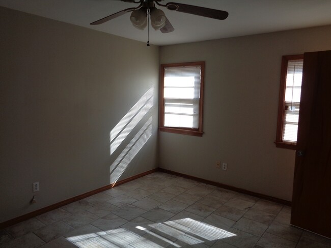 Building Photo - Super Spacious Home