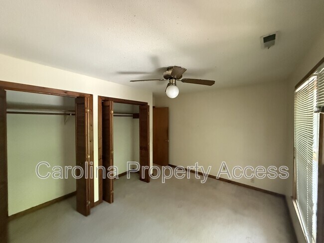 Building Photo - 113 S Peak Dr