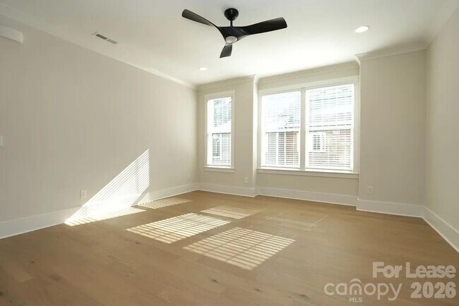Building Photo - 1405 Kenilworth Ave