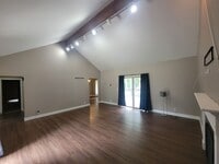 Building Photo - 4 Bedroom/3 Bath -Great, Layout