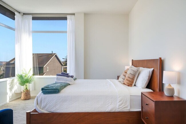 Building Photo - 2323 W Crockett St