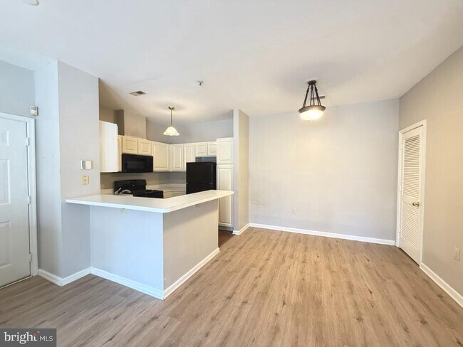 Building Photo - 5004 Stone Shop Cir