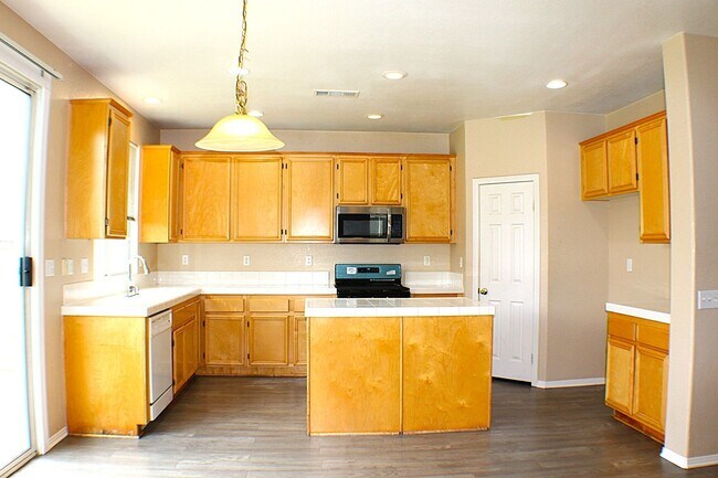 Building Photo - Moreno Valley Ranch, Spacious 4 Bedroom