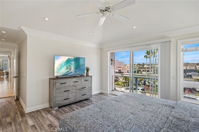 Building Photo - 6111 Seashore Dr