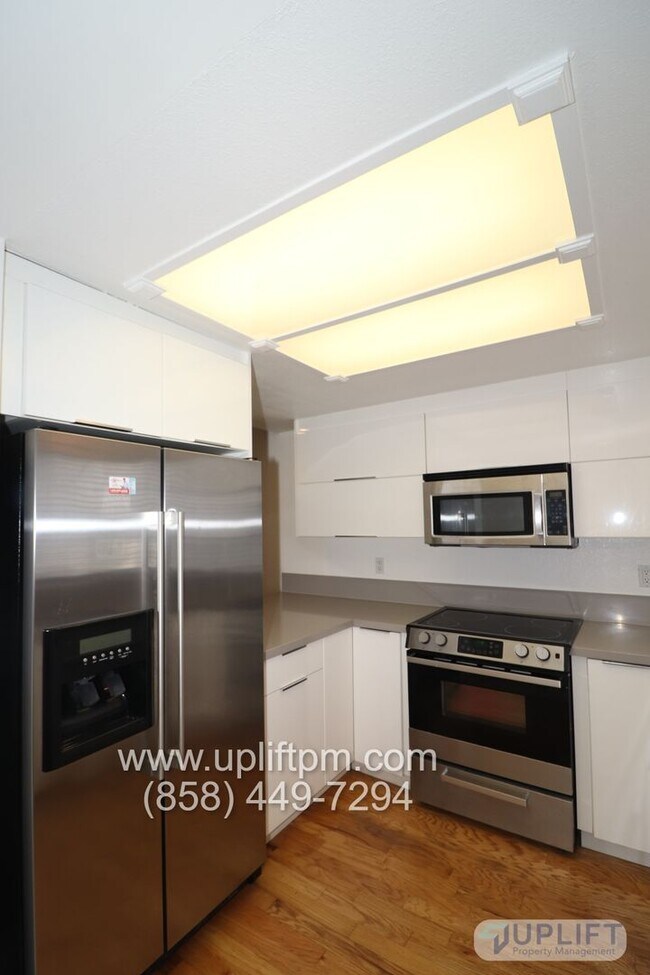 Building Photo - 1 Bed 1 Bath near UCSD, laundry in unit, P...