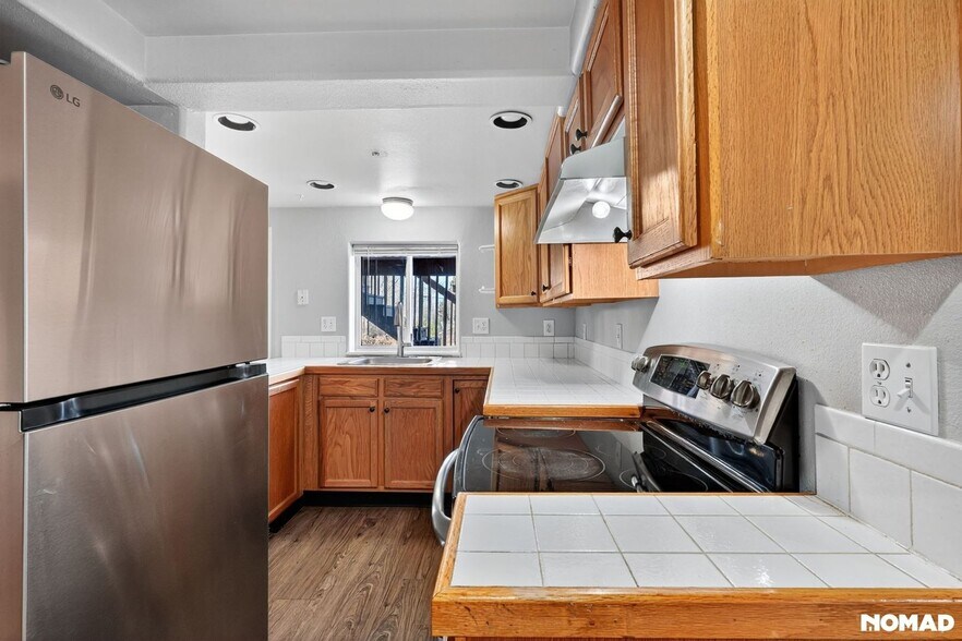 Building Photo - 30 W Navajo St