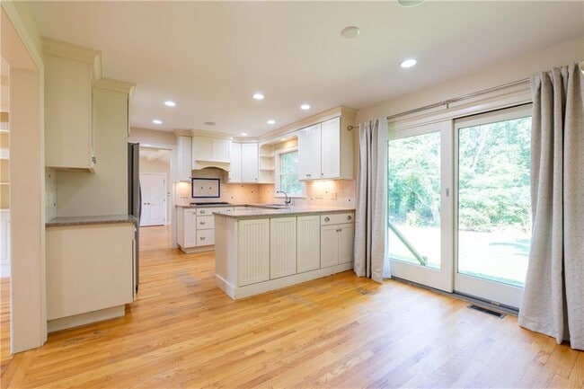 Building Photo - 48 Pleasant St