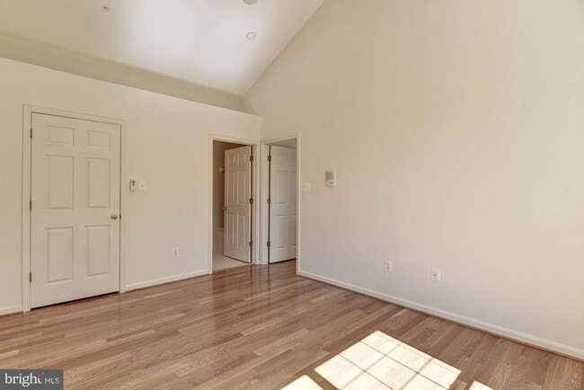 Building Photo - 10706 Symphony Way