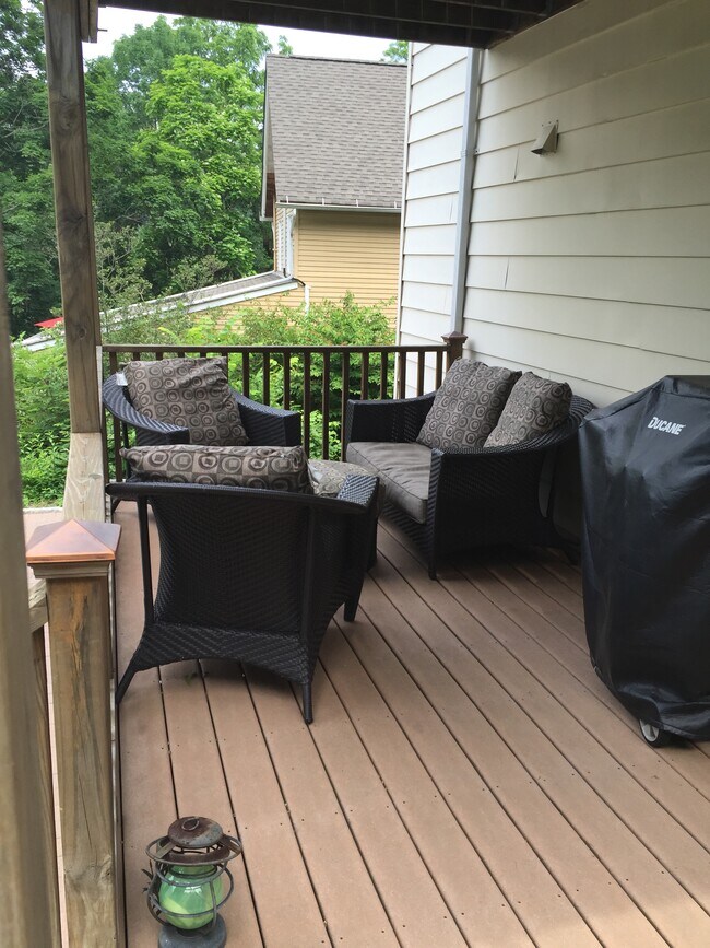 Building Photo - 11 Cherry St