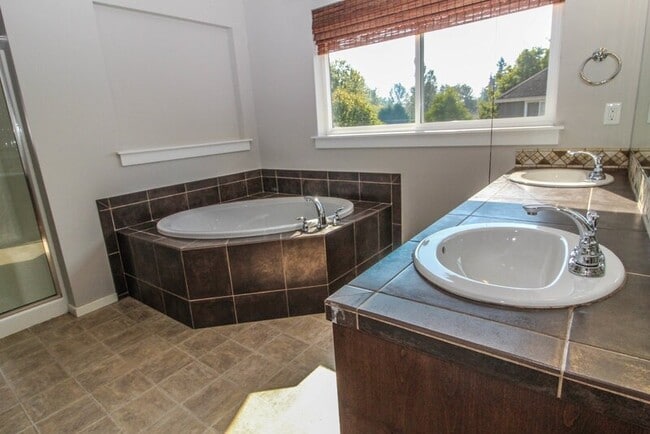 Building Photo - 319 204th St SE