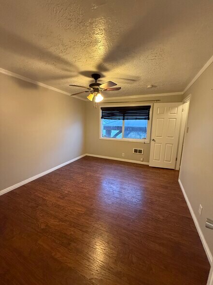 Building Photo - 544 Wilmington Ave