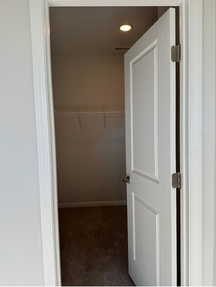 Building Photo - 3717 Clementine Ln