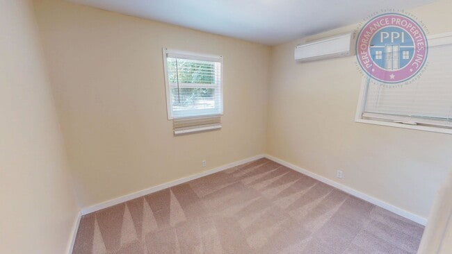 Building Photo - OREGON CITY / DEPOSIT FREE MOVE IN WITH OB...