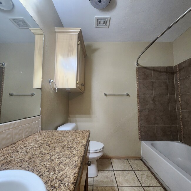 Building Photo - 6840 NW Willow Springs Dr