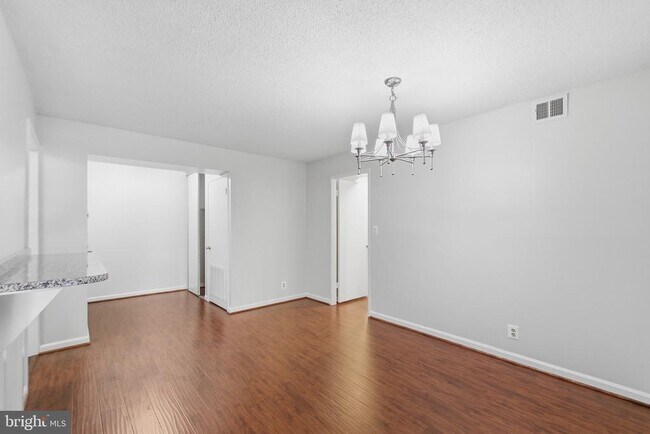Building Photo - 5904 Mt Eagle Dr