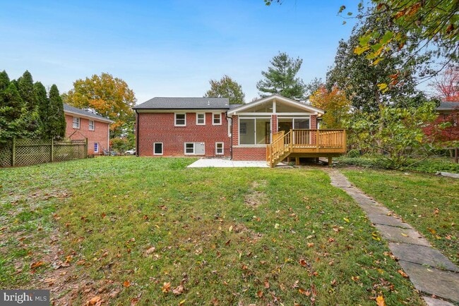 Building Photo - 1203 Brantford Ave