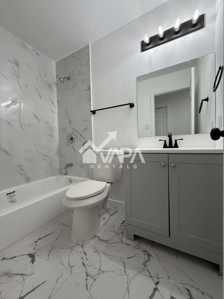 Building Photo - 4422 Desert View Dr