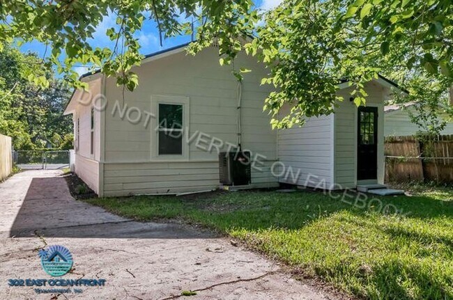 Building Photo - Lovely 2 bedroom / 1 bathroom home now ava...