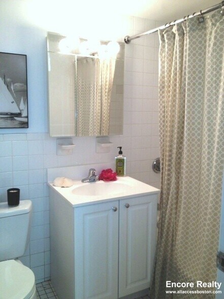 Building Photo - 1223 Beacon St