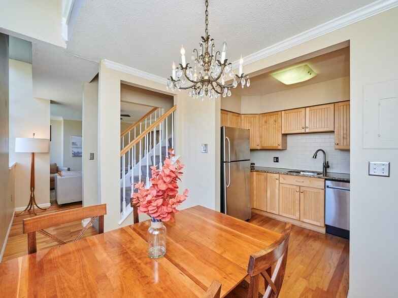 Building Photo - 106 13th St