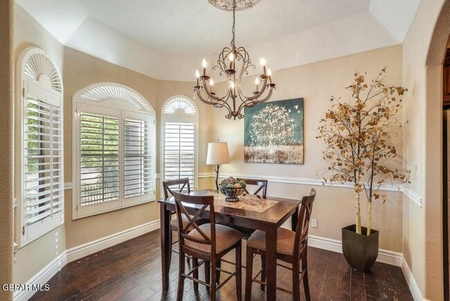 Building Photo - 7425 Gulf Creek Dr