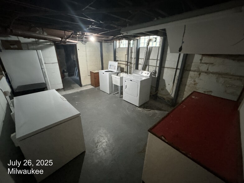 Building Photo - 3370 S Princeton Ave