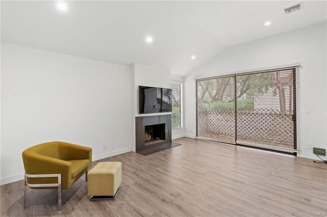 Building Photo - 5757 Owensmouth Ave