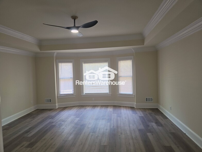 Building Photo - 300 Saddle Creek Ln