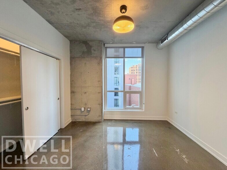 Building Photo - 110 W Chicago Ave