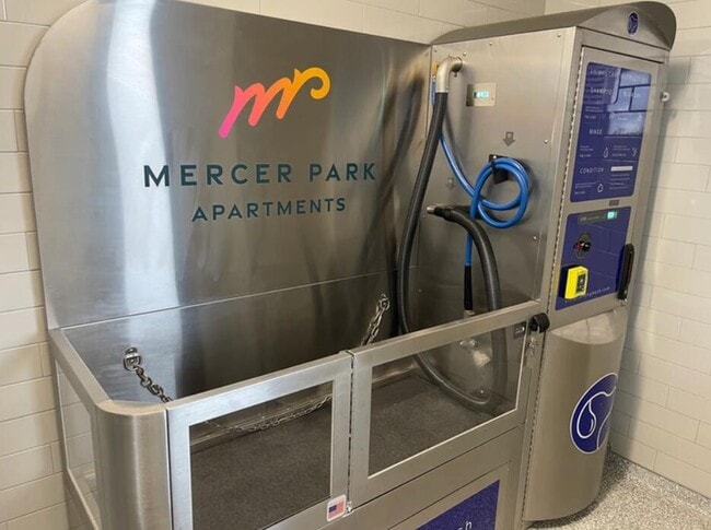 Building Photo - 1301 Alpha St