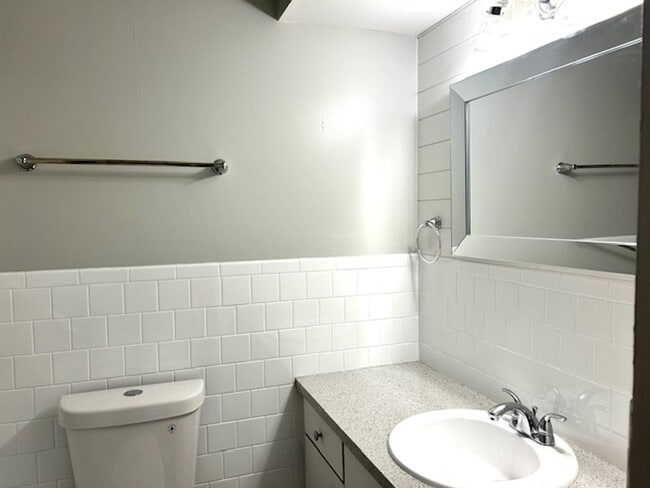 Building Photo - 55+Community - ANNUAL  1/1 GREAT LOCATION - UPDATED UNIT WITH COMMUNITY HEATED POOL!