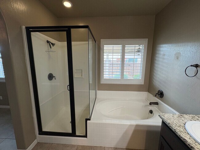 Building Photo - SE Visalia home coming soon!