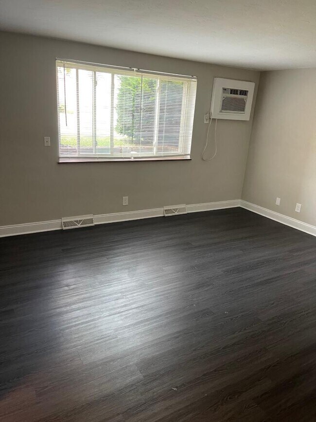 Building Photo - 6397 Kingsdale Blvd